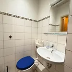 Komfortable In Zentral Mit Kompletter Ausstattung