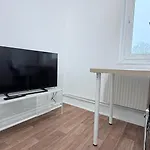 Komfortable In Zentral Mit Kompletter Ausstattung Киль