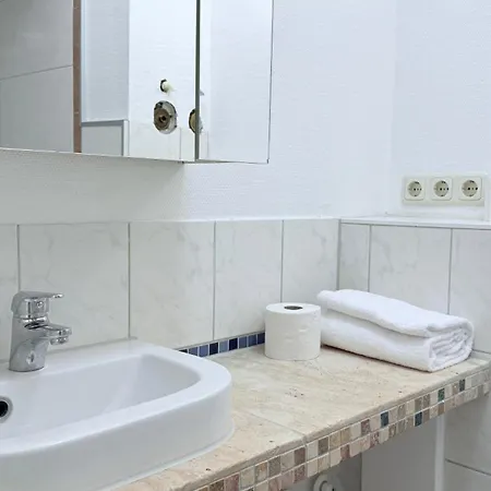 Komfortable In Zentral Mit Kompletter Ausstattung * Kiel