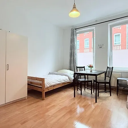 Komfortable In Zentral Mit Kompletter Ausstattung * Kiel