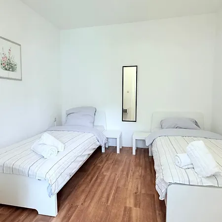 Komfortable Unterkuenfte In Zentral & Voll Ausgestattet Fuer Geschaeftsreisende Apartment *